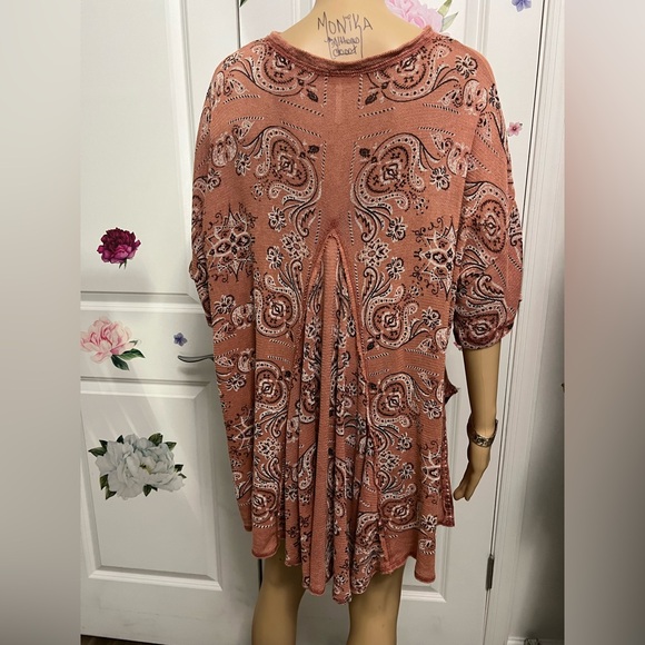 Free People Pink Paisley Top - Picture 4 of 9